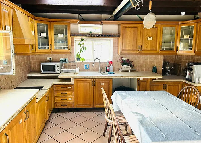 Al Yakhour Hostel